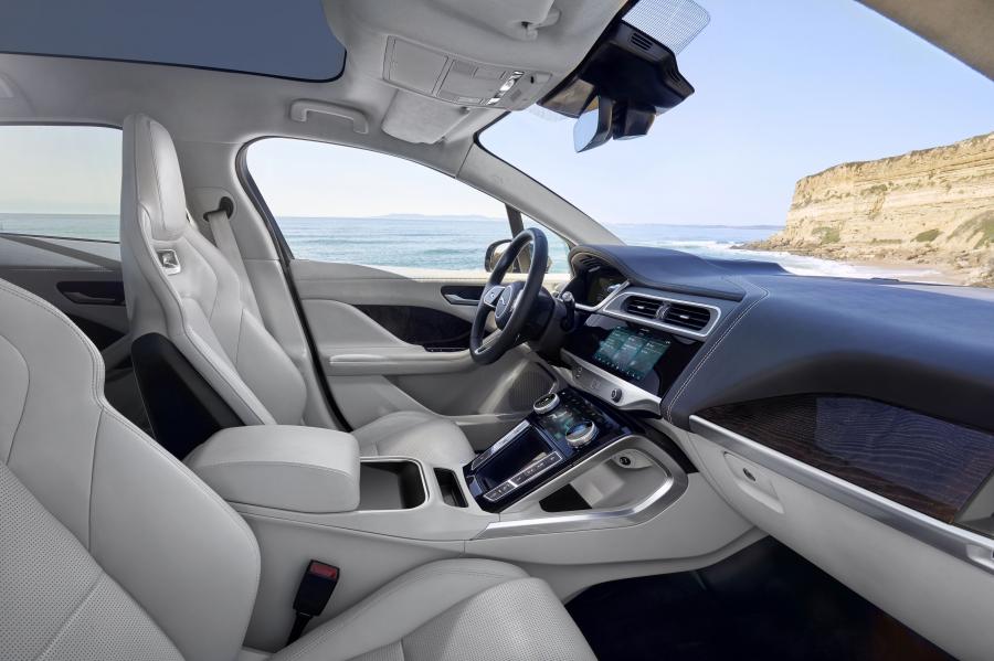 Интерьер Jaguar I-Pace EV400 AWD HSE 2018 года  (WW) (фото 4 из 114)